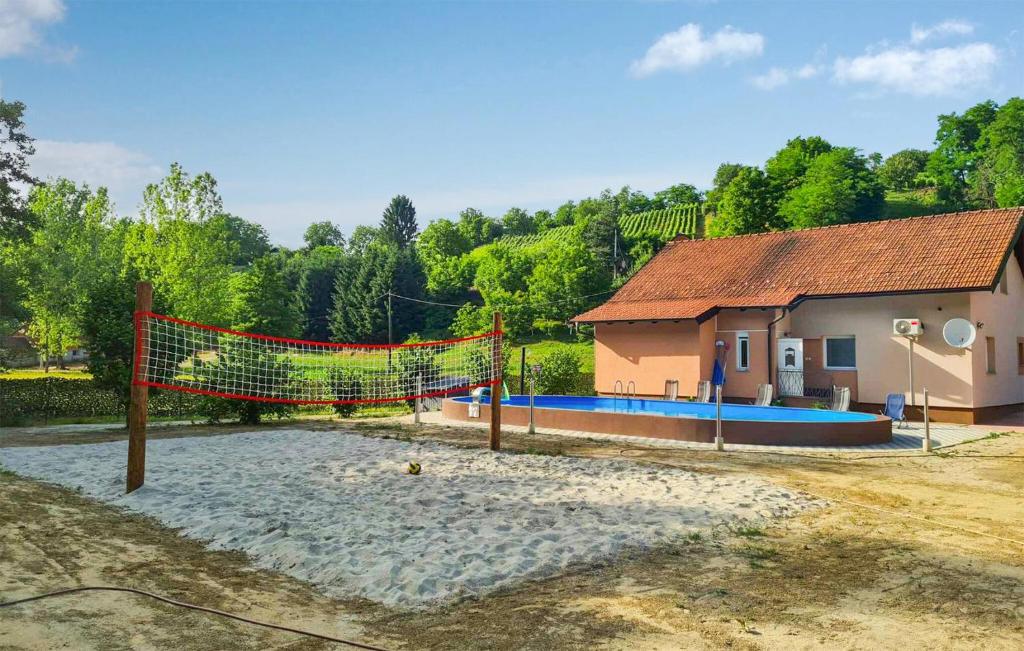 Gorgeous Home In Vinogradi Ludbreski With Kitchen