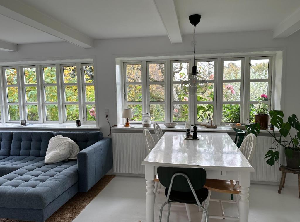 Charmerende landsted med privat skov photo 3