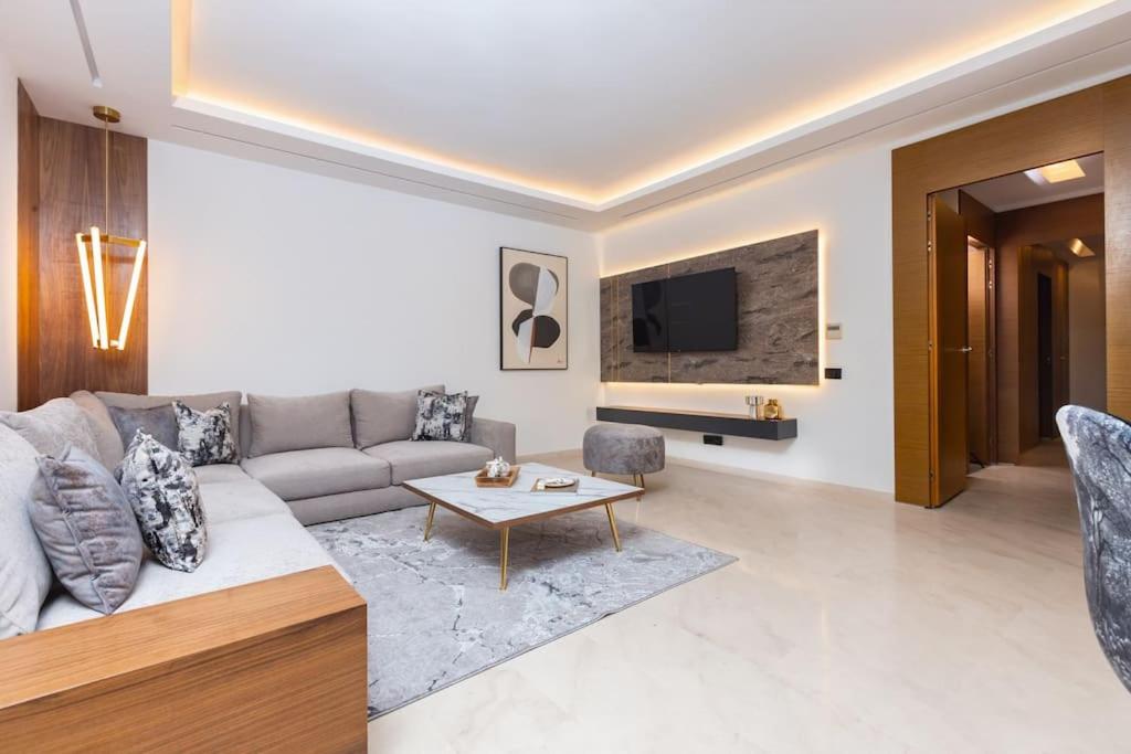 Aristocratic Abode: Luxurious 2BR Flat in Agdal