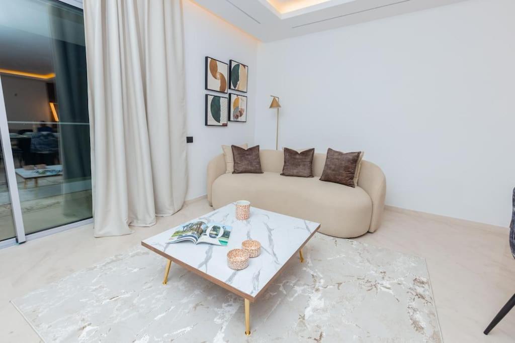 Aristocratic Abode: Luxurious 2BR Flat in Agdal photo 4
