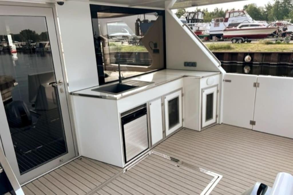 Luxus Hausboot mit Jacuzzi photo 2