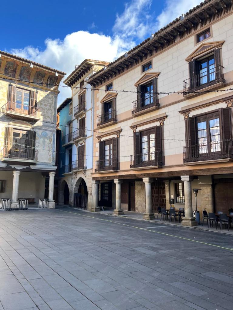 Apartamentos Angelus Plaza Mayor de Graus photo 1