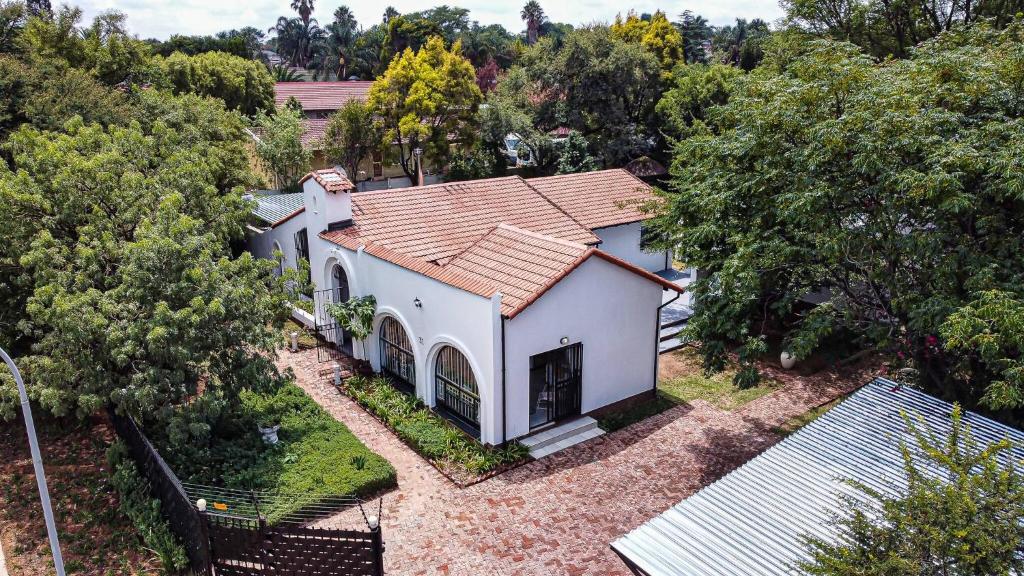 Modern Spanish House-3br-pool-solar-samrand photo 1