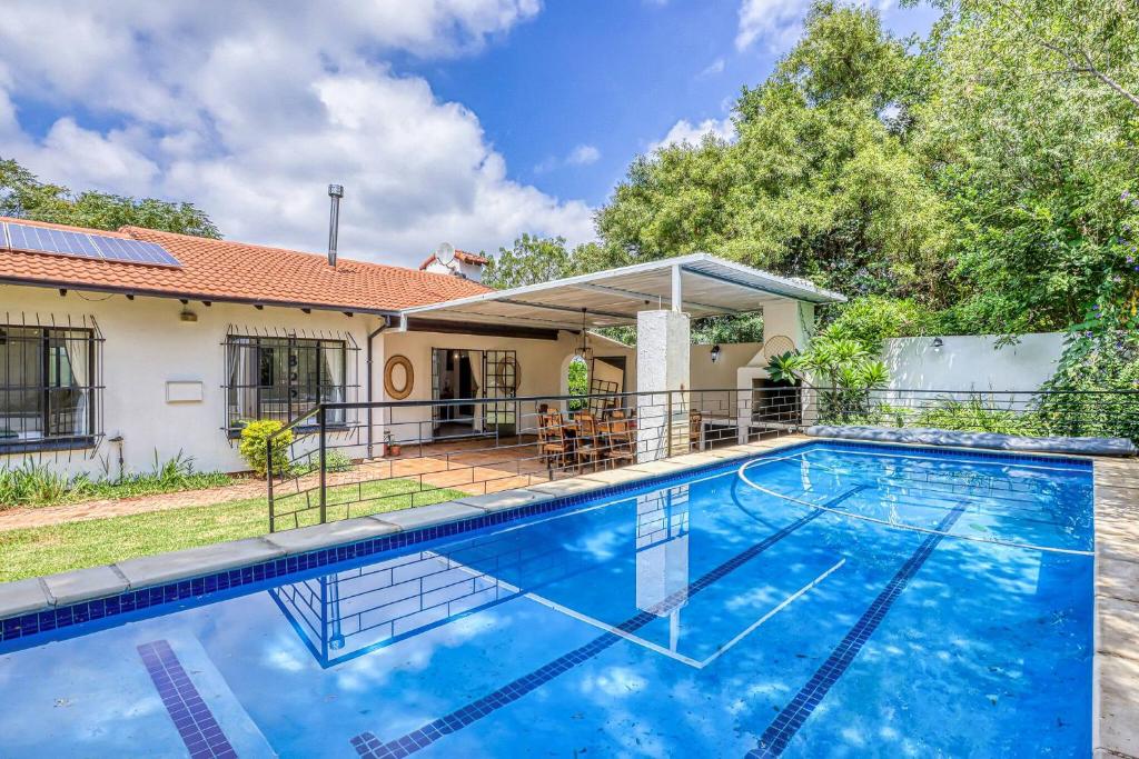 Modern Spanish House-3br-pool-solar-samrand photo 4