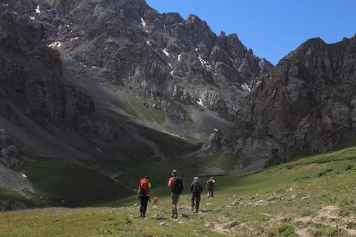 Yurt camp Aitbek Song-Kul