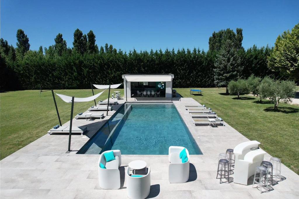 provencal farm house with heated pool located to salon de provence, 12 people photo 3