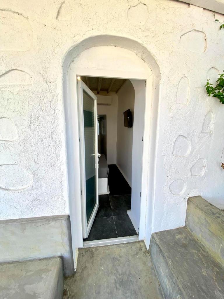 MYKONOS VIBES AIRPORT STUDIOS AND APARTMENTS photo 3