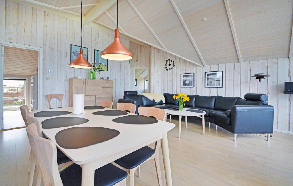 Nice Home In Sjlund With 3 Bedrooms And Wifi photo 4