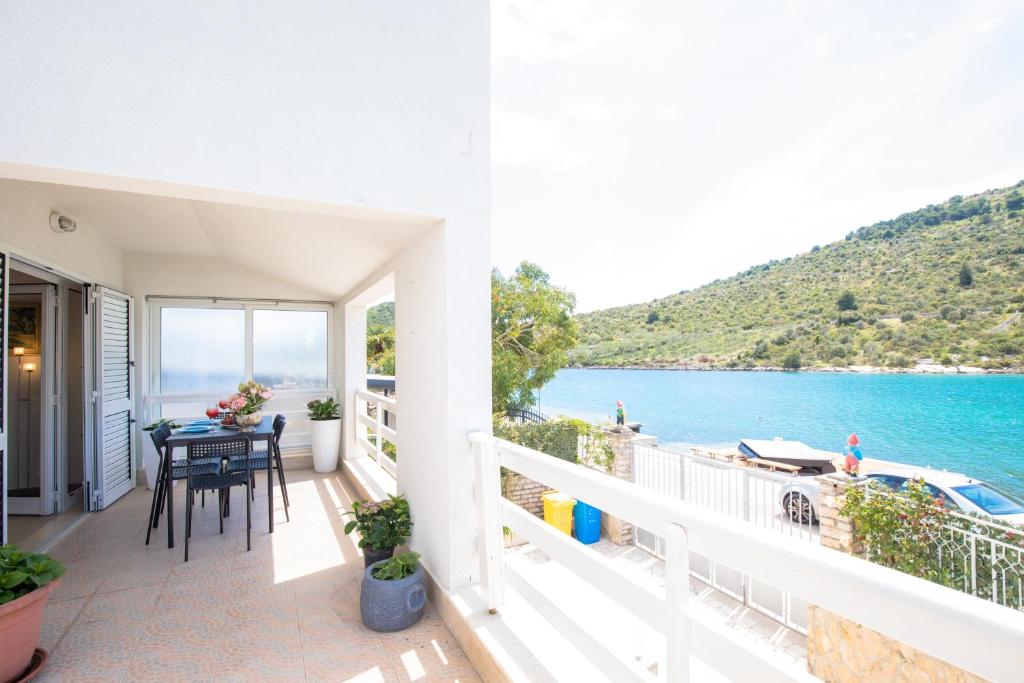 Beach front apartments Dada