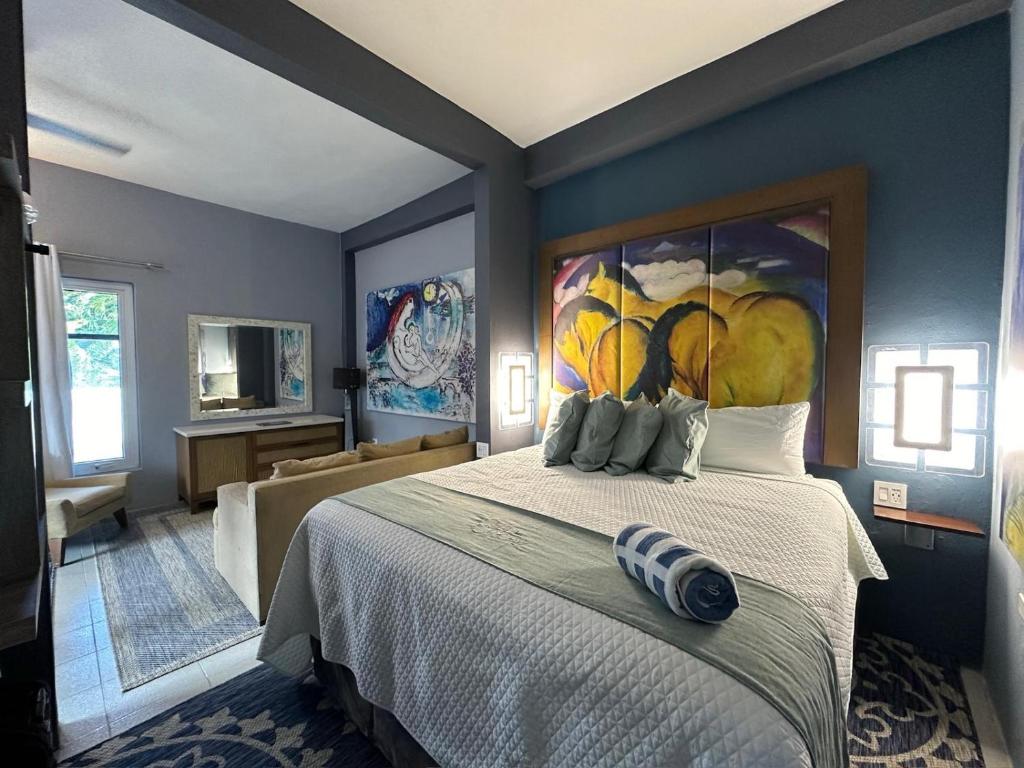 Old Crow Hotel and Suites photo 4