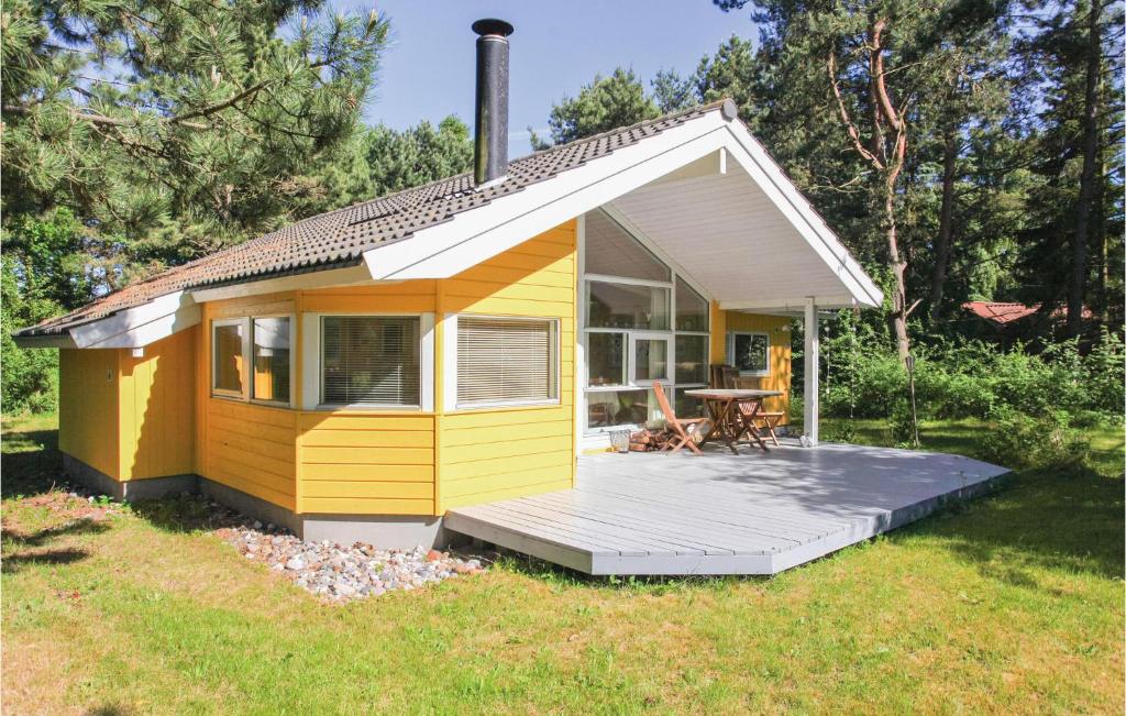 Nice Home In Hjby With 2 Bedrooms And Wifi