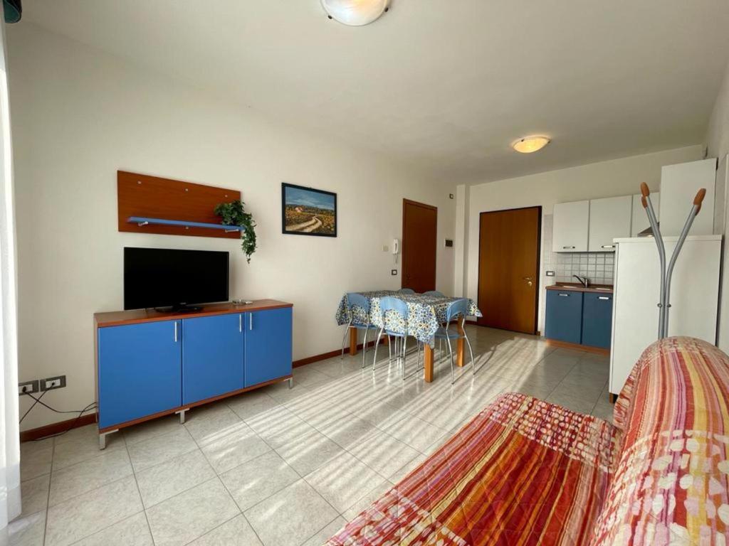 Lovely flat facing the swimming pool photo 4