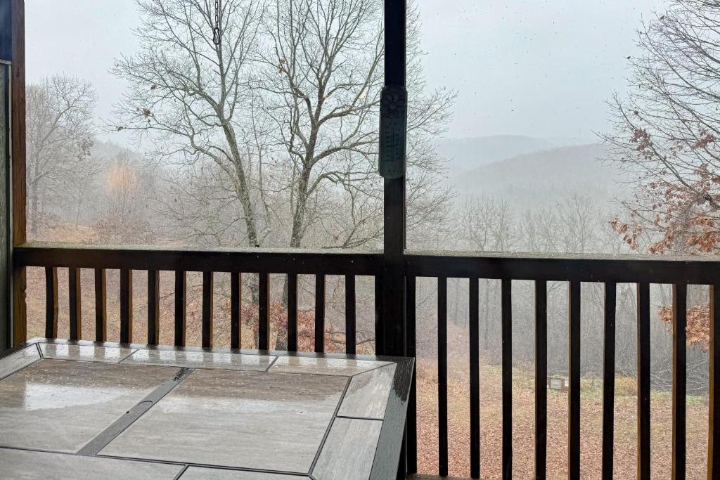 Hilltop Condo Close to Silver Dollar City