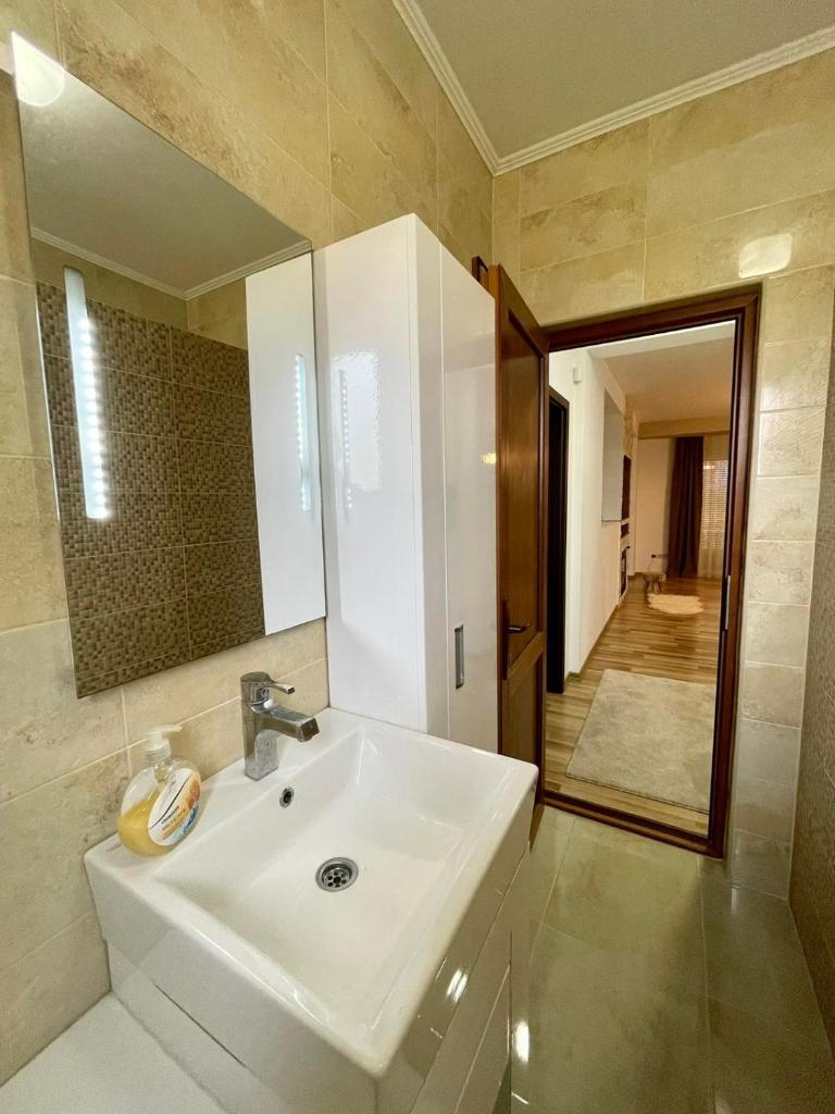 Luxury private House, near center photo 3