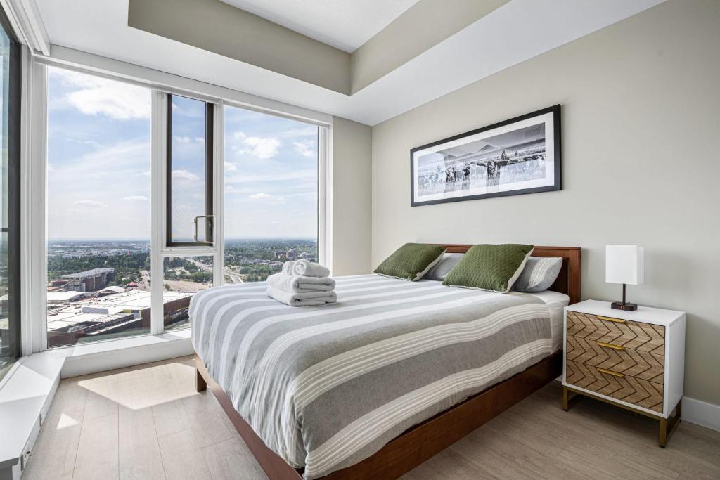 35th FL w the BEST Views of the Stampede & Saddledome! FREE Banff Pass, Wine, Parking & Gym! photo 3