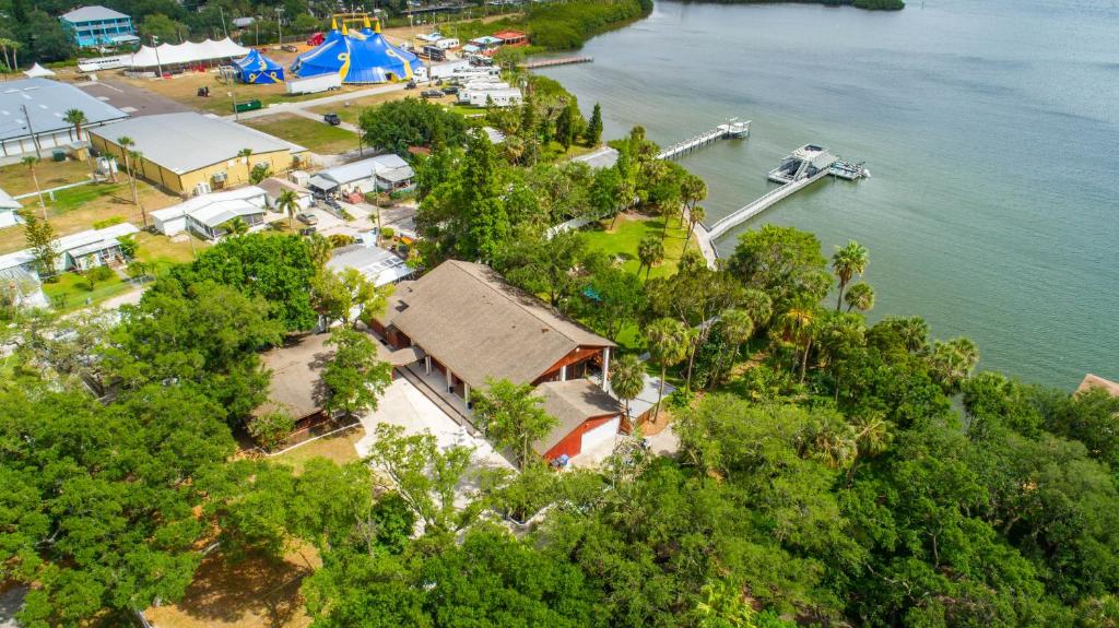 Tampa Bay Getaway with Pool image