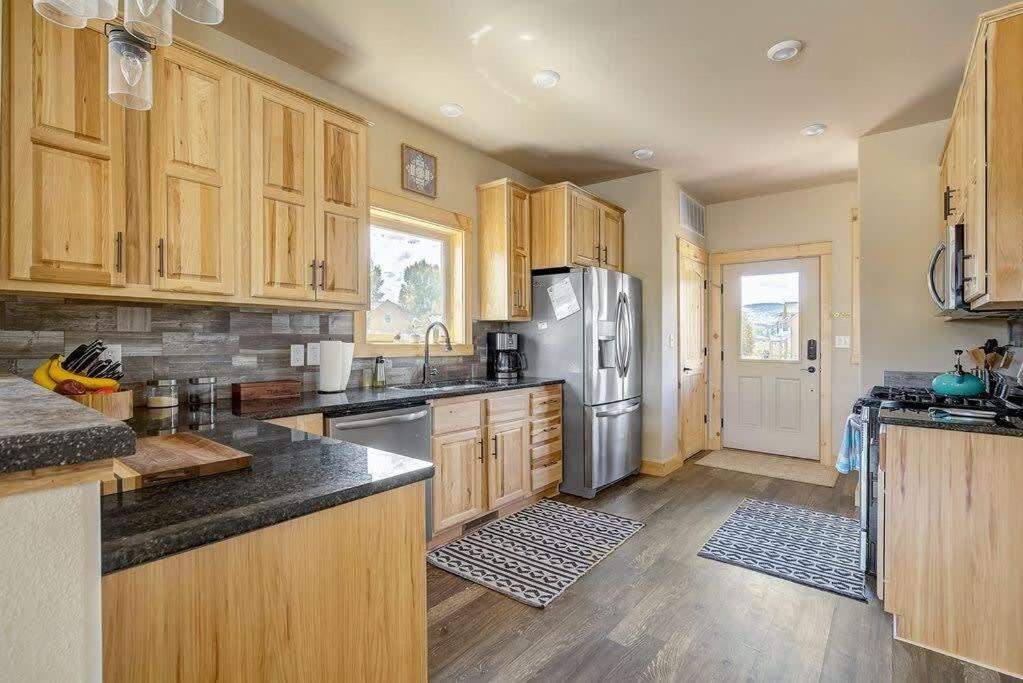 Cozy 3 bedroom Mountain Getaway - Ski Fish Golf photo 3