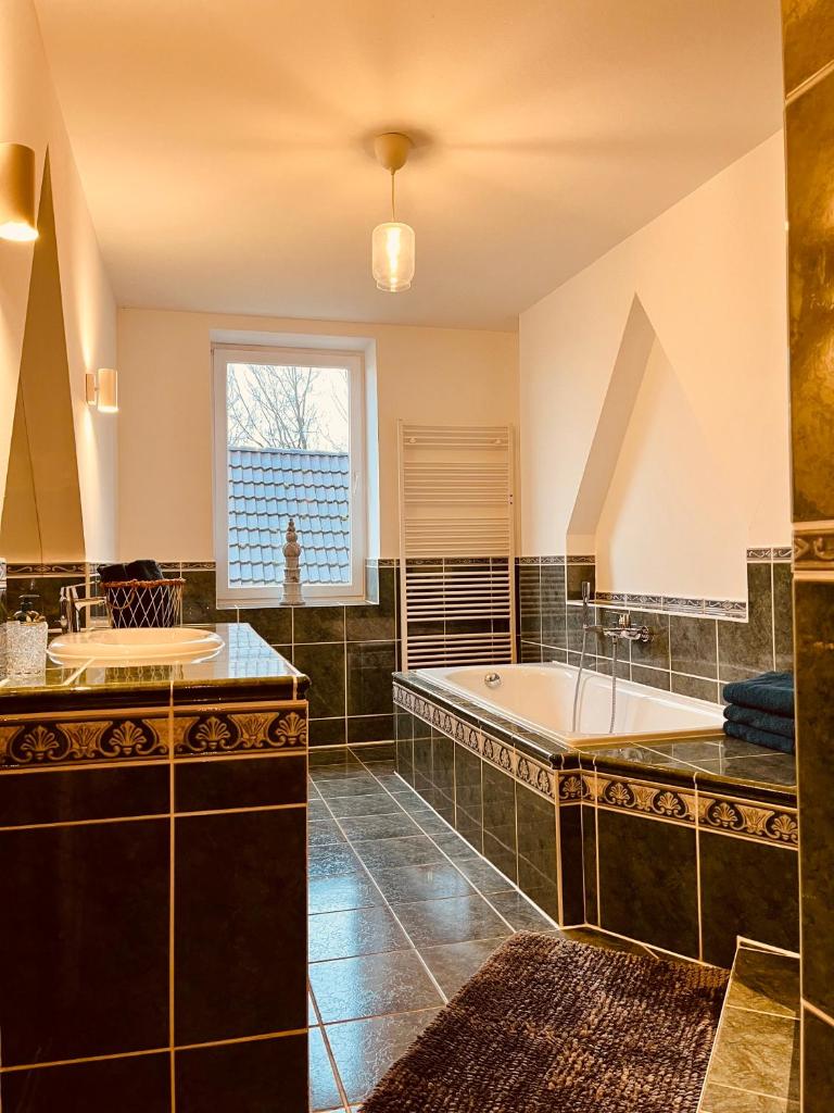 b e d & a g e d e s i g n -extra large- wunderschöne komplette Wohnung mit viel Platz & 4 Schlafzimmer photo 2