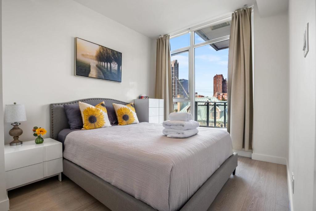 Downtown & Riverside w Walking Trails, FREE Wine, Parking, Gym & Banff Pass! photo 1