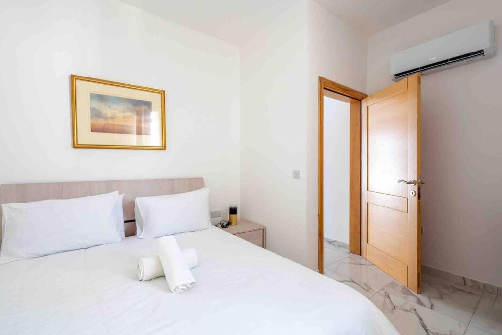 Emmnic 11 Penthouse