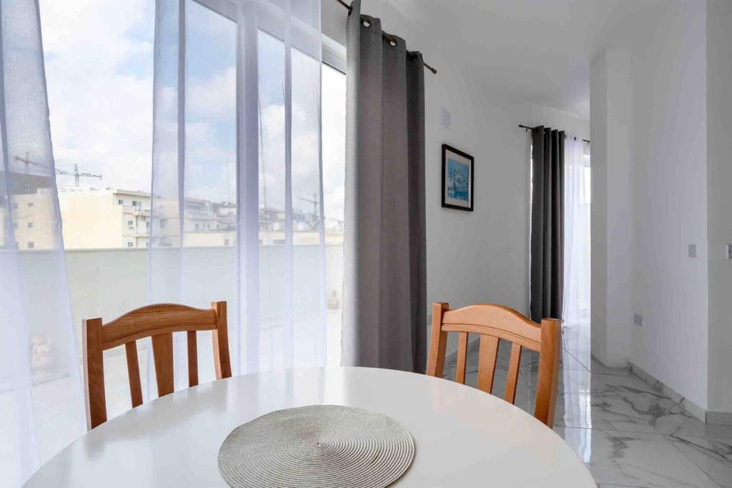 Emmnic 11 Penthouse photo 2