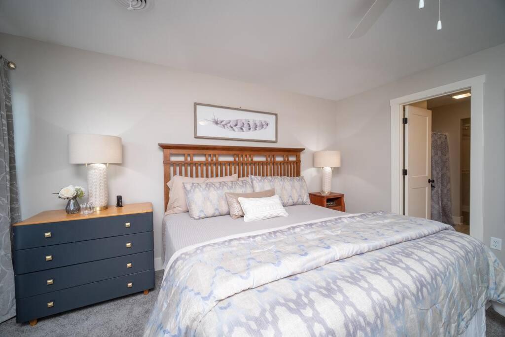 New Beautiful 3 Bedroom Condo in Bettendorf photo 2