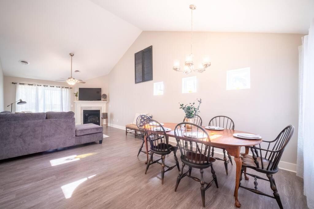 New Beautiful 3 Bedroom Condo in Bettendorf photo 3