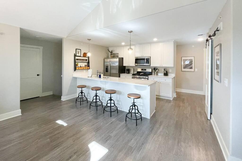 New Beautiful 3 Bedroom Condo in Bettendorf photo 4