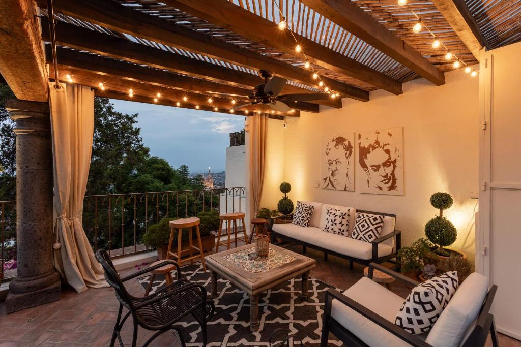 Panoramic Paradise 3BR Gem Overlooking San Miguel photo 1