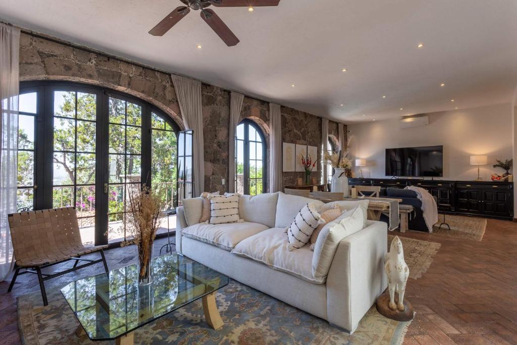 Panoramic Paradise 3BR Gem Overlooking San Miguel photo 4