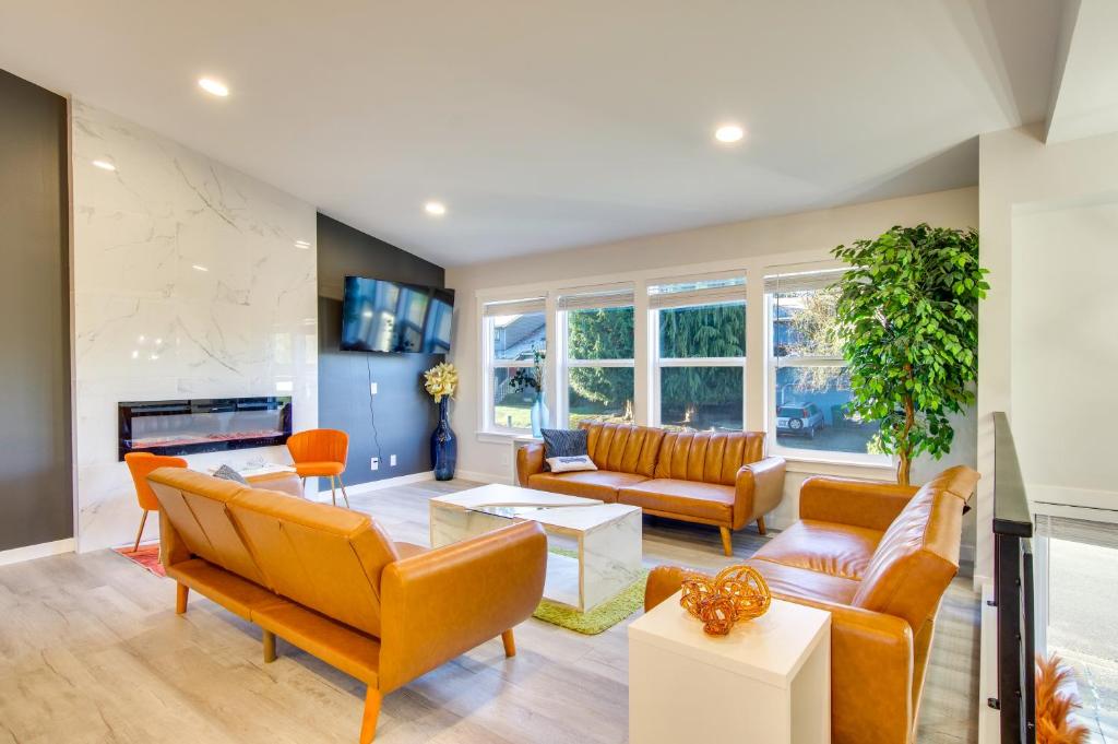 Modern Woodinville Home with Hot Tub and Sauna! photo 4