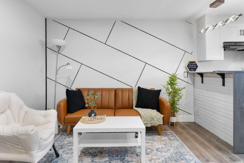 Stylish 1BR Duplex w/Free Parking & Wi-Fi