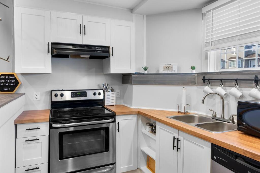 Stylish 1BR Duplex w/Free Parking & Wi-Fi photo 1