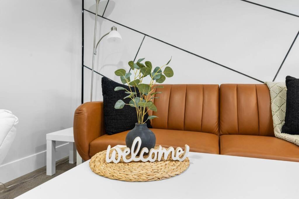 Stylish 1BR Duplex w/Free Parking & Wi-Fi photo 4