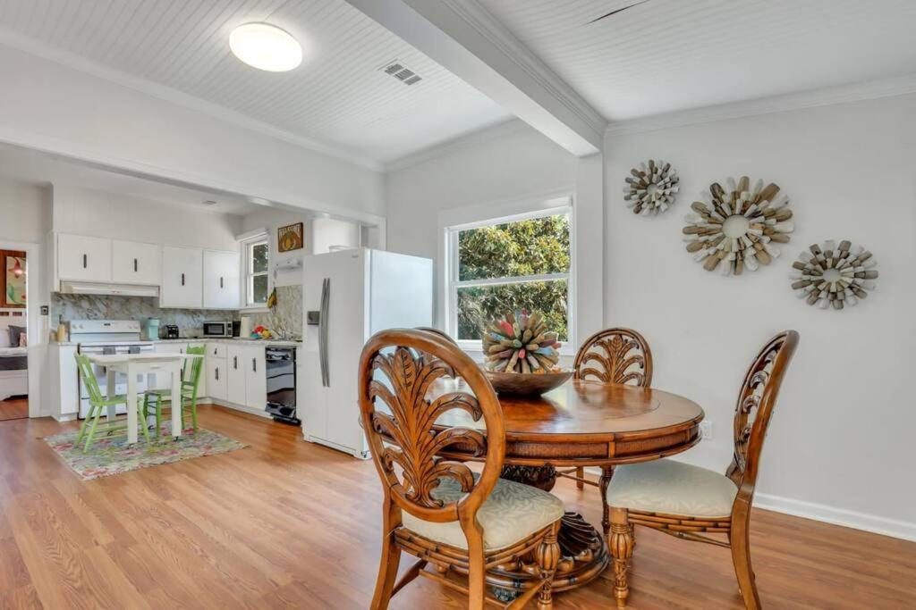 Pineapple by the Sea, 3 BR home, STEPS to Beach photo 4