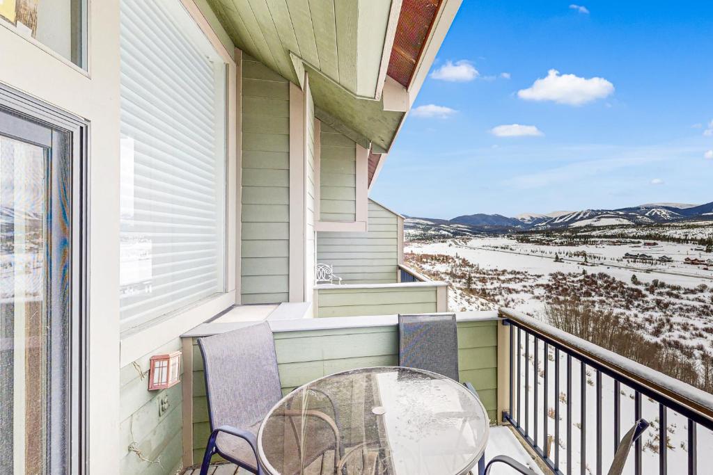 4 Bed 4 Bath Studio Apartment in Fraser photo 4