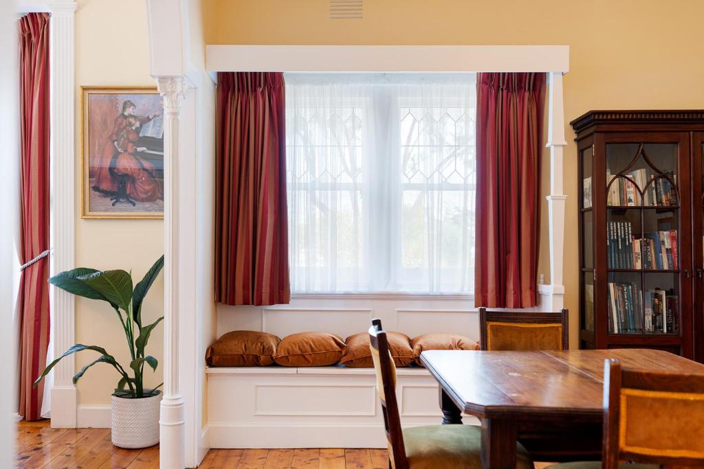 Elegant Goldfields Retreat photo 3