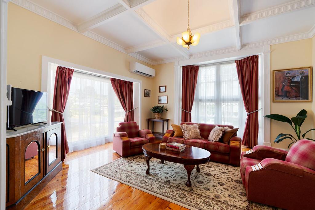 Elegant Goldfields Retreat photo 1