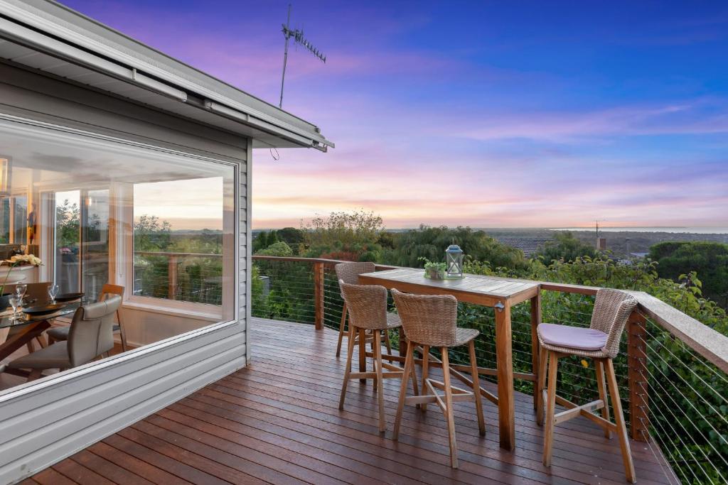 Oceanview 3-Bed Family Home with Cinema Room photo 1