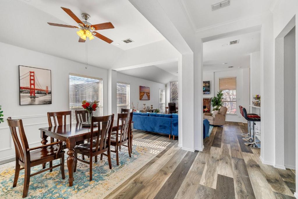 Frisco Escape Oasis Home w/Spa photo 3