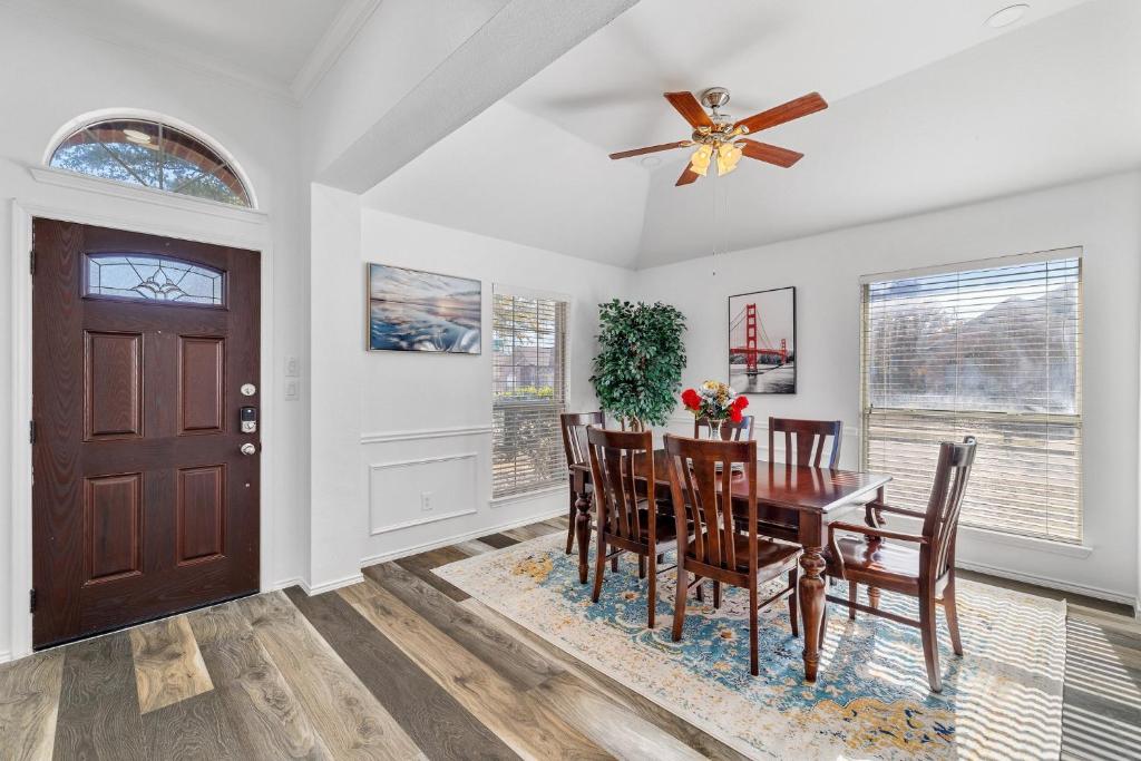 Frisco Escape Oasis Home w/Spa photo 4