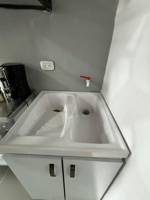 Acogedor apartaestudio con parking en Cartago photo 3