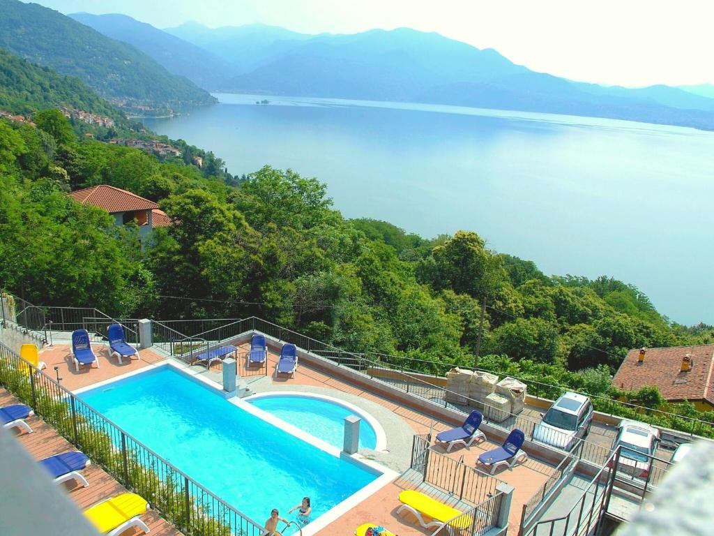 Residential complex with panoramic views in Oggebbio