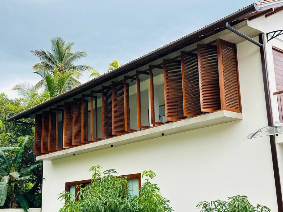 Lake Round Luxury House photo 3