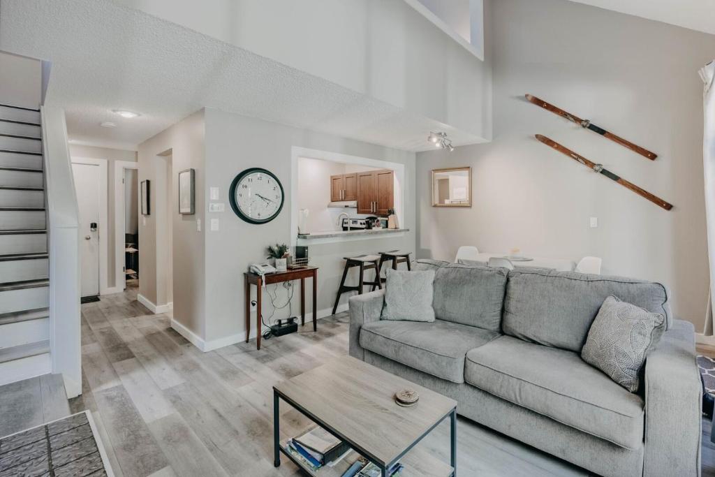 45SW-Fireplace-Dishwasher-Washer Dryer-Sleeps 4 condo photo 1