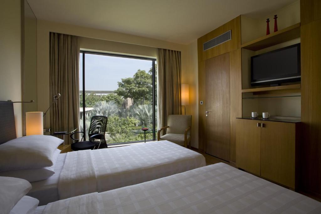 Трехместный (Twin Room -  15% Discount on Spa, Food & Beverages), Hyatt Hyderabad Gachibowli