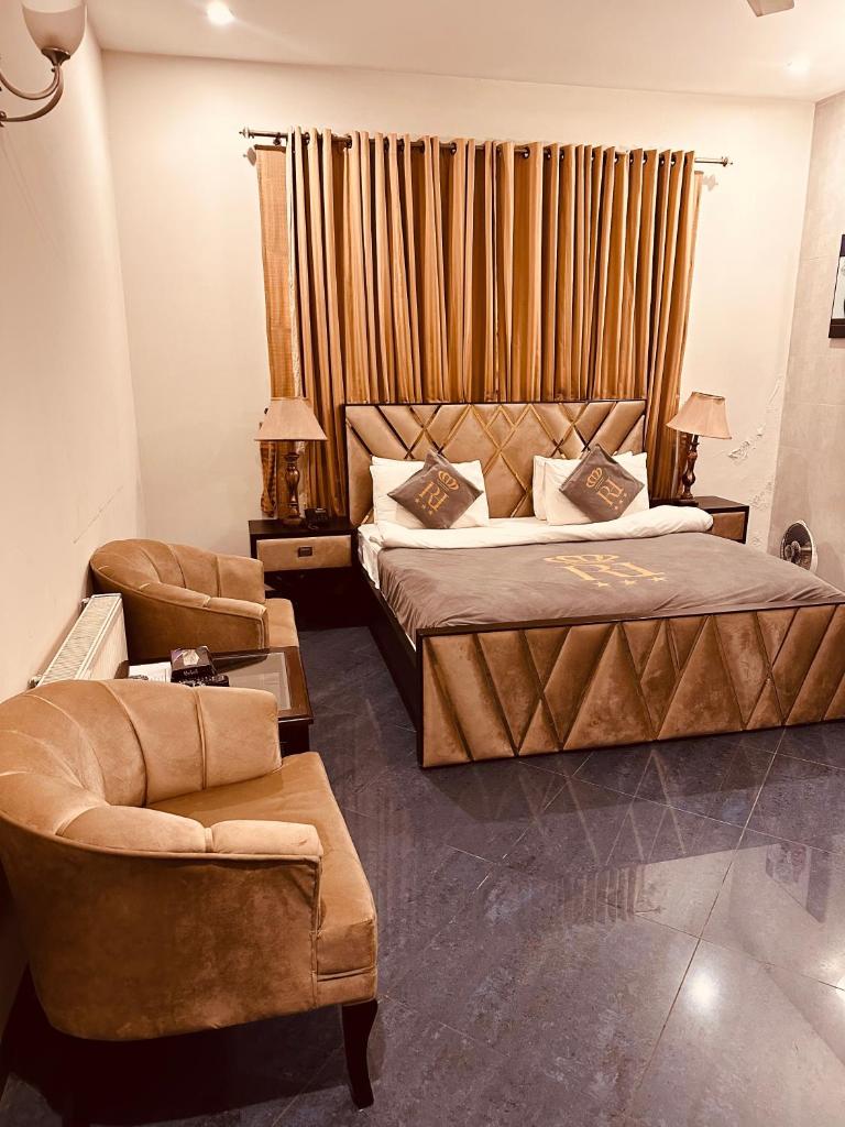 Reina Boutique Hotel - G9 photo 2