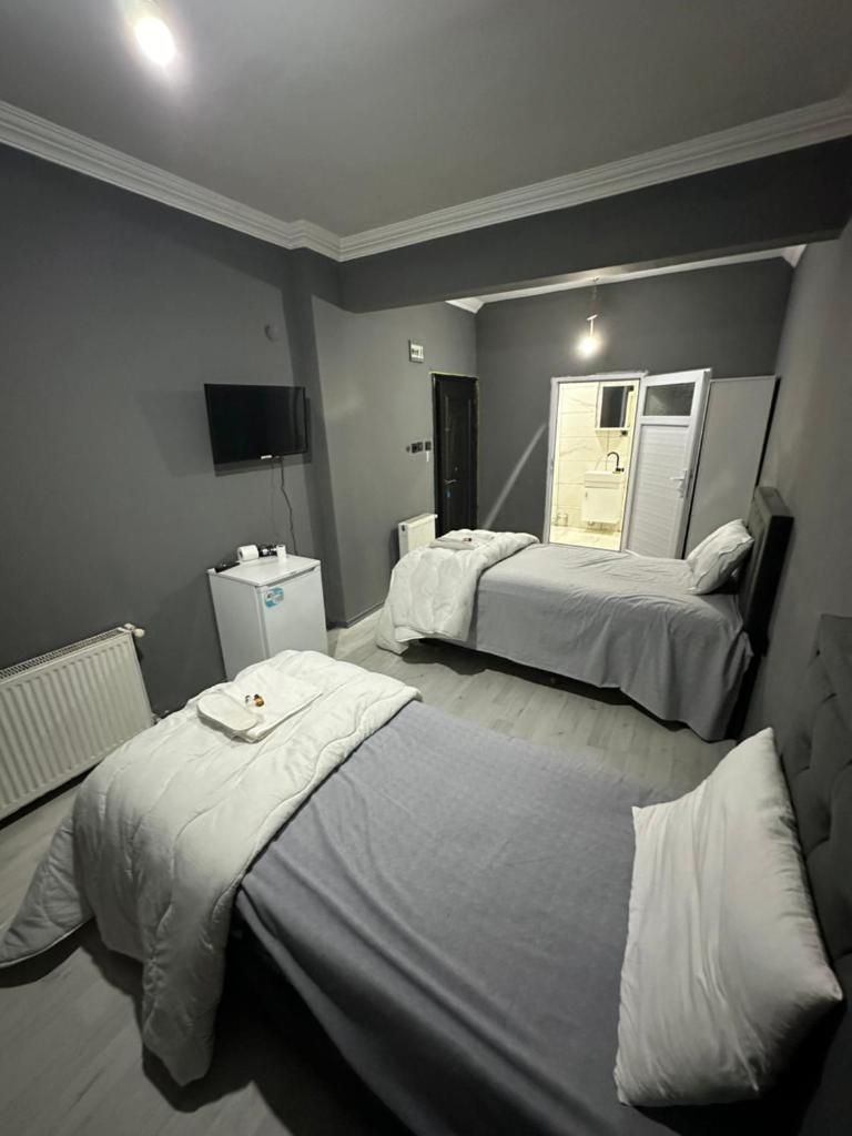 REYNA OTEL photo 4