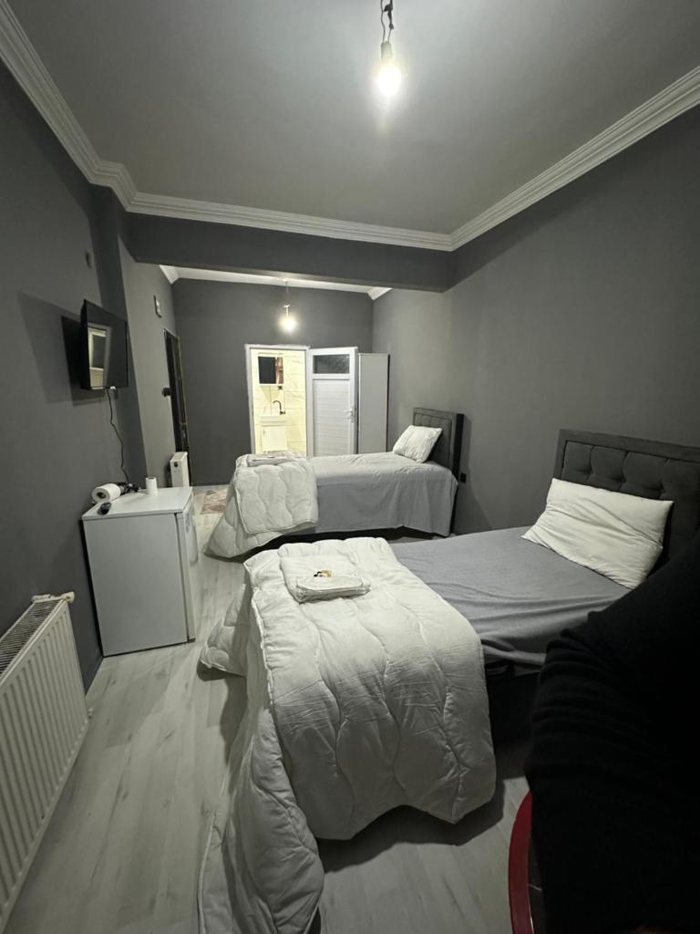 REYNA OTEL photo 2