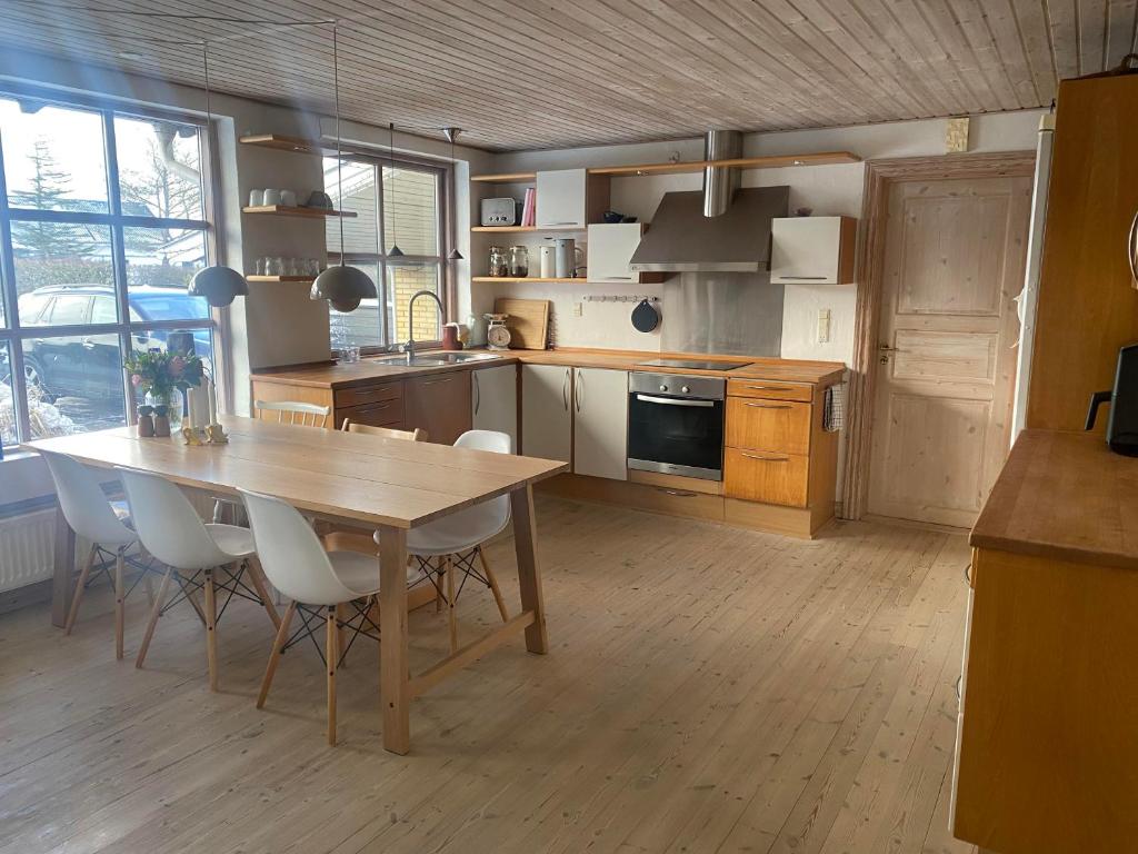 Spacious 3-bedroom house photo 2